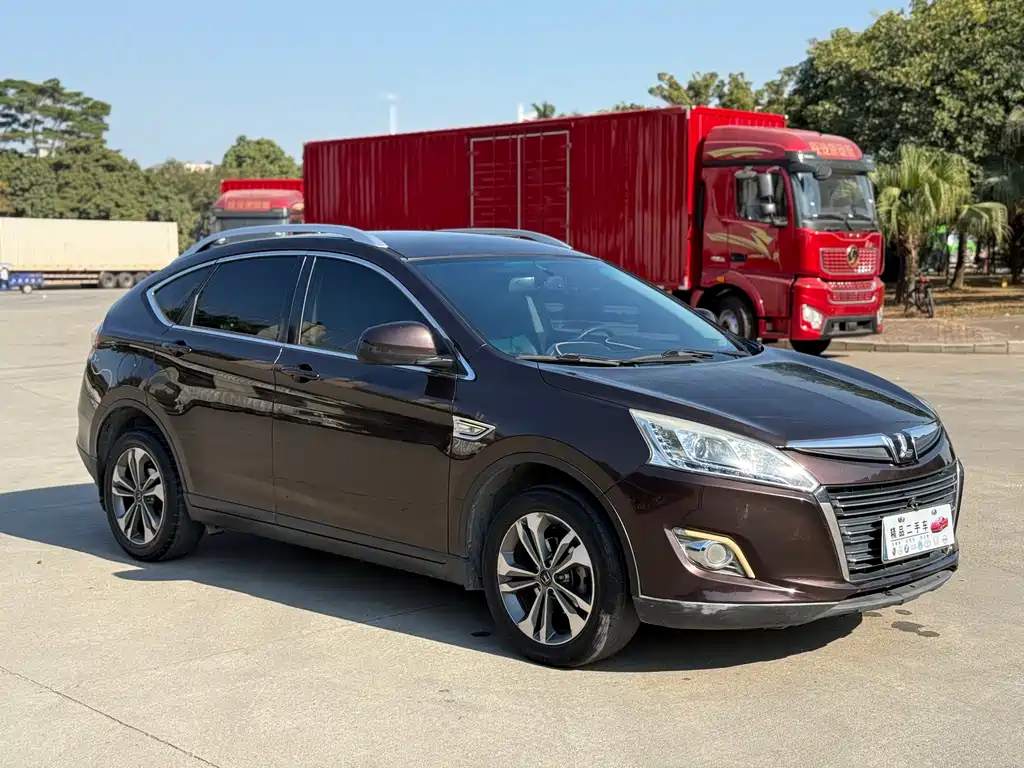 URX 6 SUV 1.8 T Charm