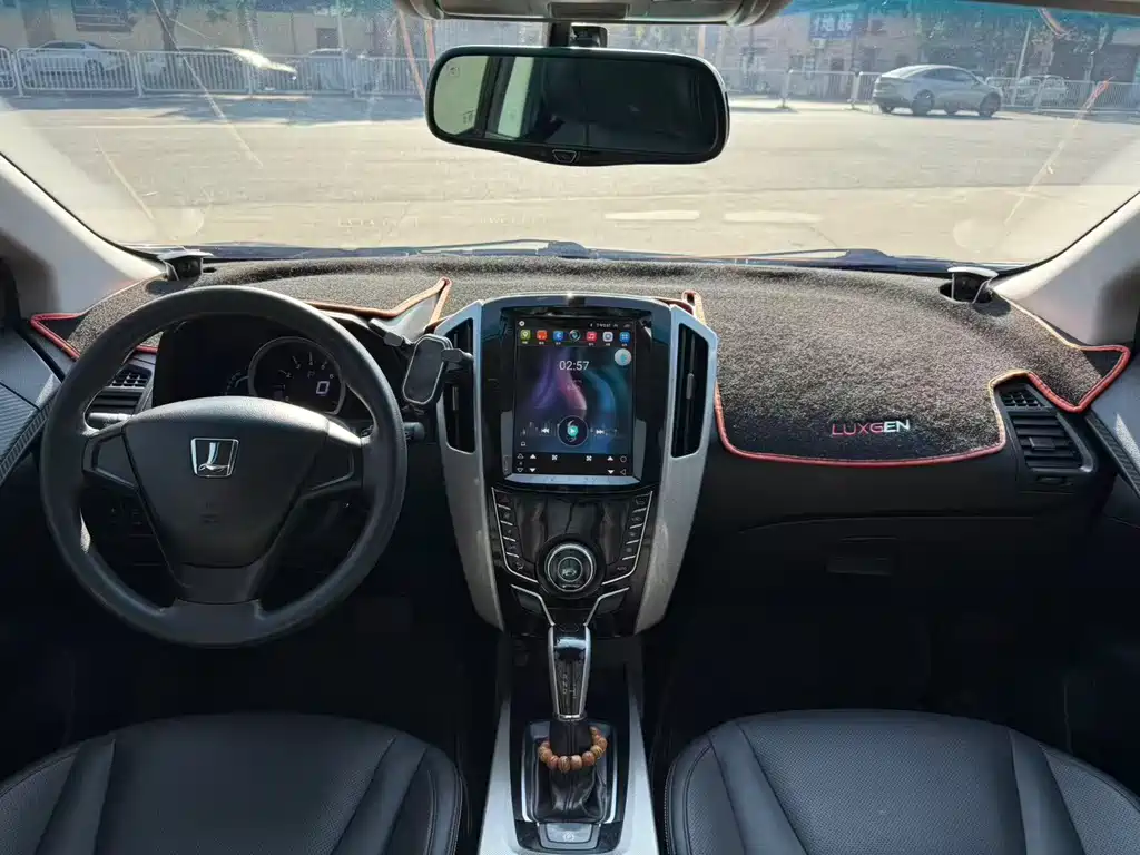 URX 6 SUV 1.8 T Charm