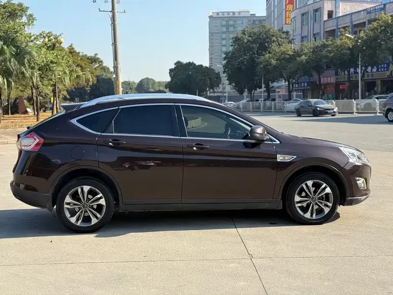 Luxgen URX 6 SUV 1.8 T Charm