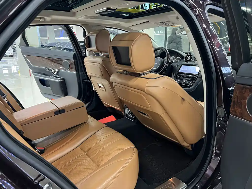 Jaguar XJ XJL 3.0 SC 4 WD Premium Business
