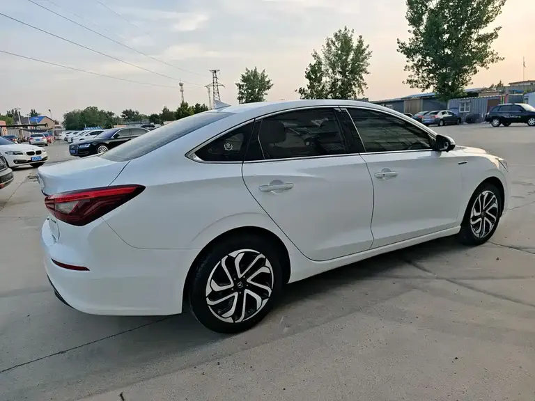 Changan Eado 逸动 2018款 1.6 L GDI 自动领尚型