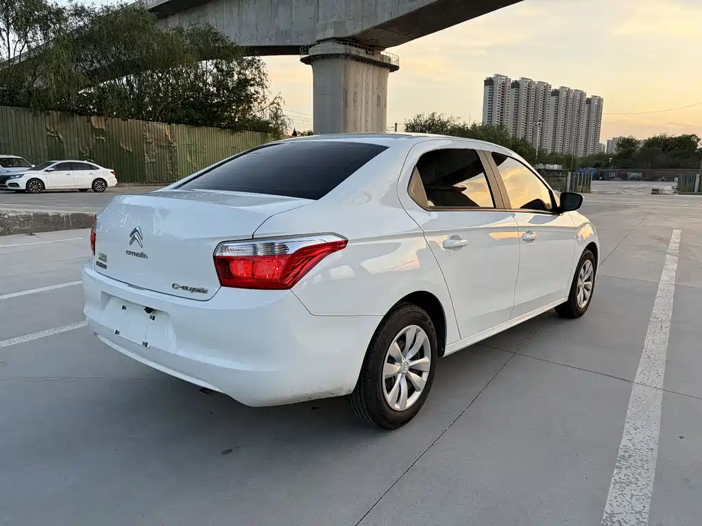 Elysee 1.6 L Manual Fashion