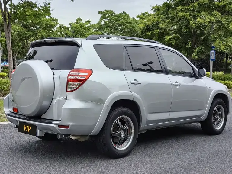 Toyota RAV4 2.4 L Auto Luxury