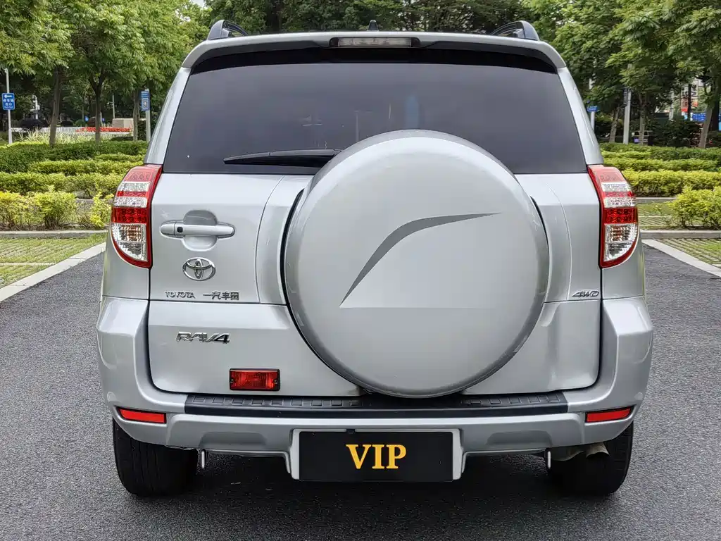 RAV4 2.4 L Auto Luxury