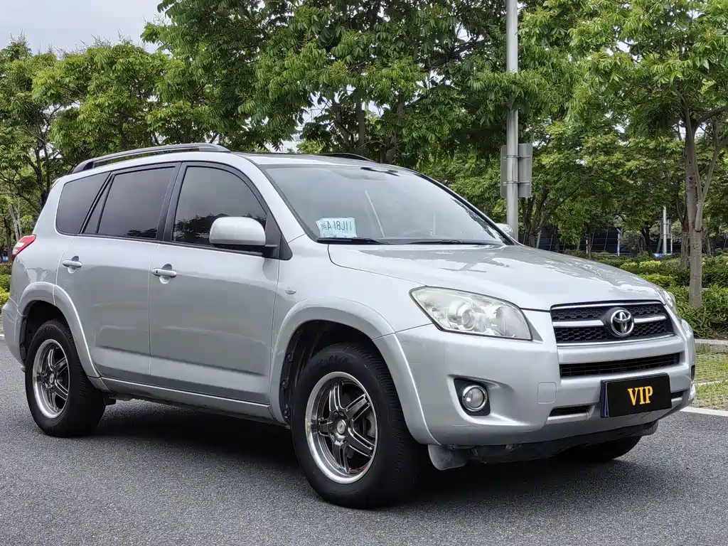 RAV4 2.4 L Auto Luxury