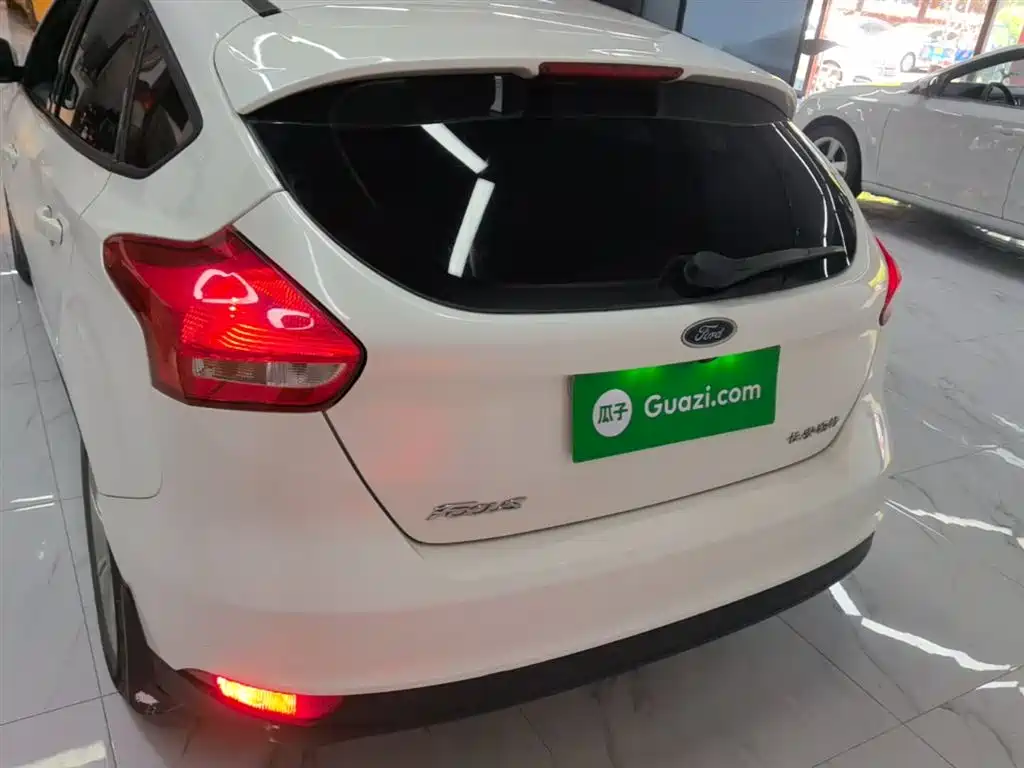 Focus Hatchback 1.6 L Auto Comfort Smart Travel