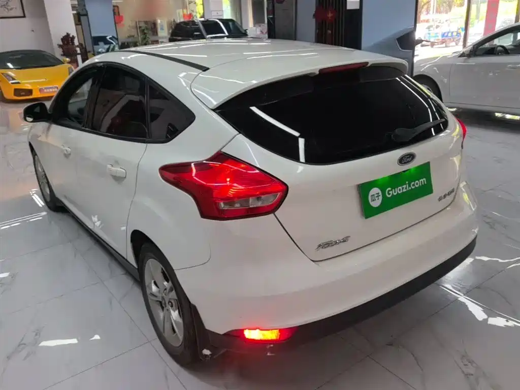 Focus Hatchback 1.6 L Auto Comfort Smart Travel