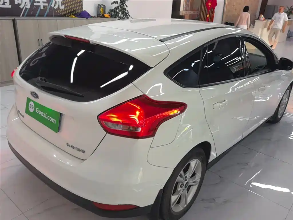 Focus Hatchback 1.6 L Auto Comfort Smart Travel