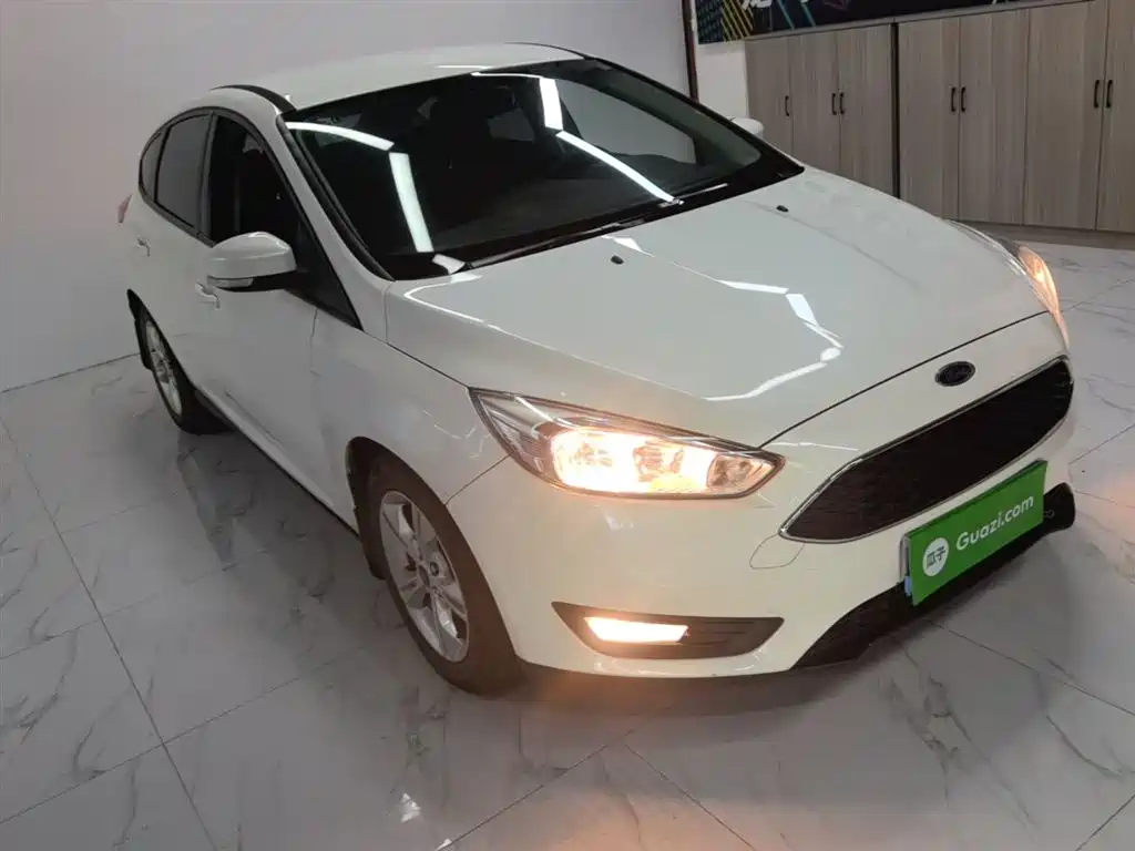 Focus Hatchback 1.6 L Auto Comfort Smart Travel