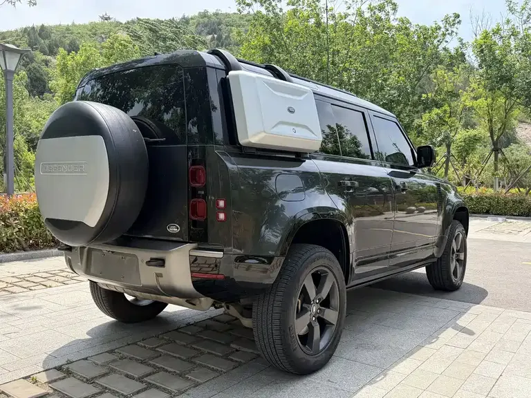 Land Rover Defender 110 P400 X-DYNAMIC HSE