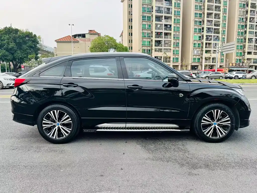 Avancier 370 TURBO 2 WD Luxury