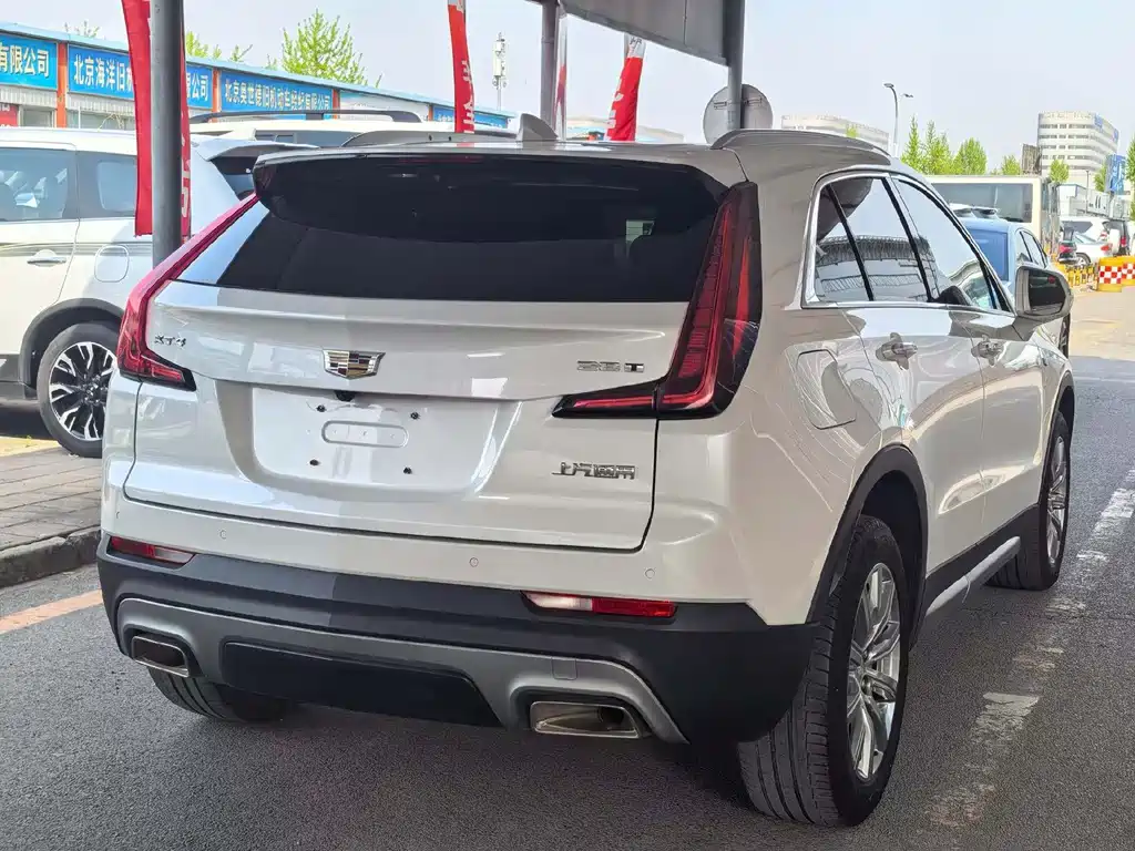 Cadillac XT4 Facelift 28 T 2 WD Leading