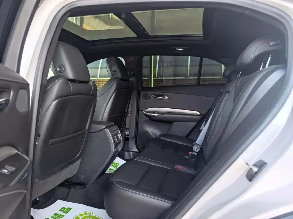 Cadillac XT4 Facelift 28 T 2 WD Leading