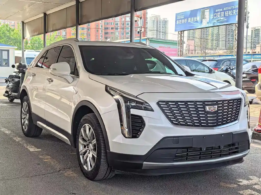 Cadillac XT4 Facelift 28 T 2 WD Leading