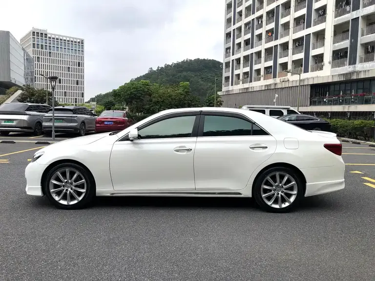 Toyota Mark X 锐志 2010款 3.0 V 风尚旗舰导航版