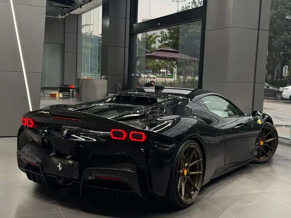 SF90 3.9 T V8 Stradale