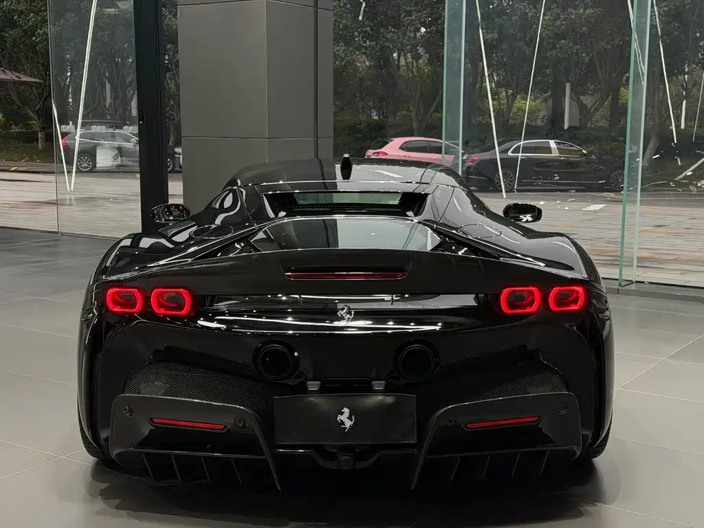 SF90 3.9 T V8 Stradale