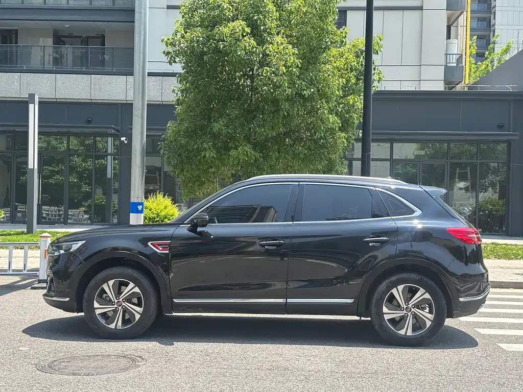 Hongqi HS5 2.0 T Connected Flagship Enjoyment