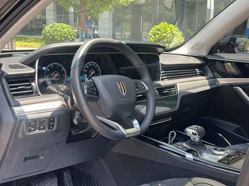 Hongqi HS5 2.0 T Connected Flagship Enjoyment