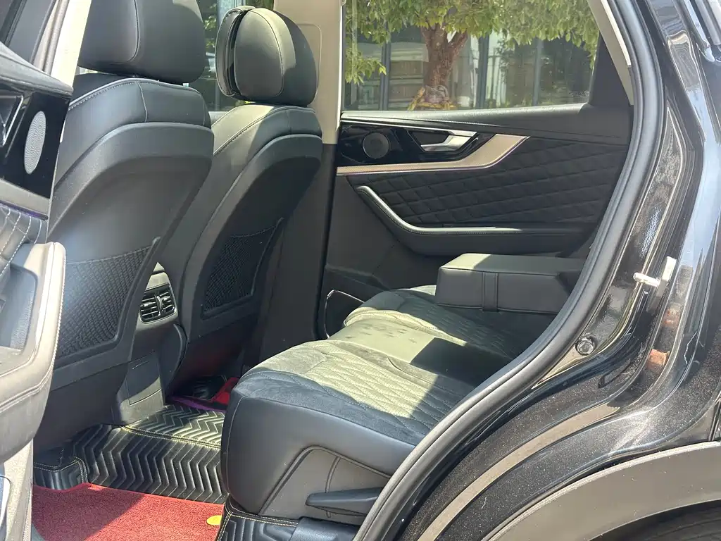 Hongqi HS5 2.0 T Connected Flagship Enjoyment