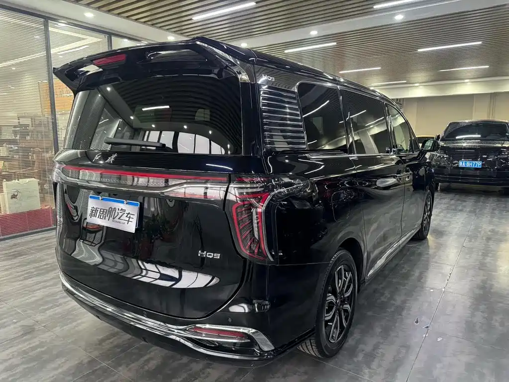 Hongqi HQ9 2.0 T Connected Flagship Charm