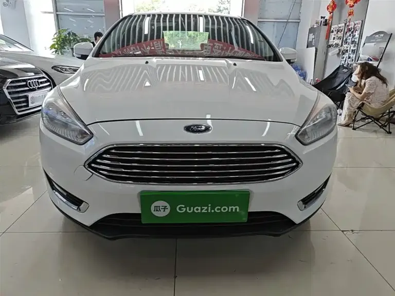 Ford Focus Sedan 1.6 L Auto Style Smart Travel