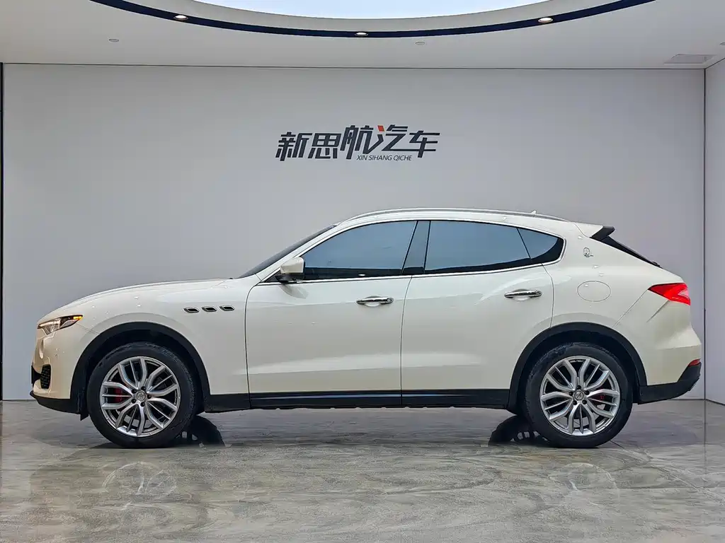 Levante 3.0 T Luxury CN-VI