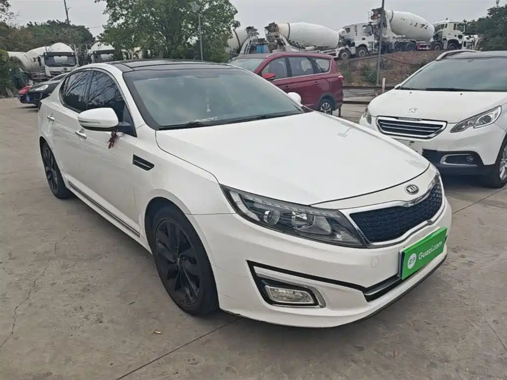 Kia K5 2.0 L Auto LUX