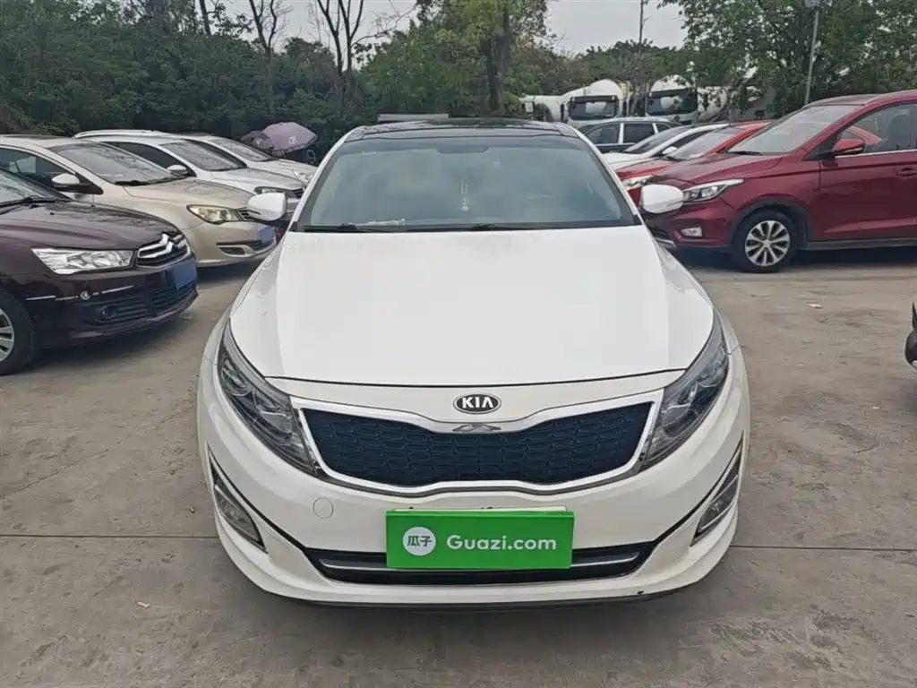 Kia K5 2.0 L Auto LUX