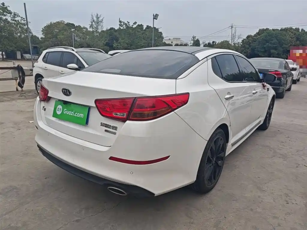 Kia K5 2.0 L Auto LUX
