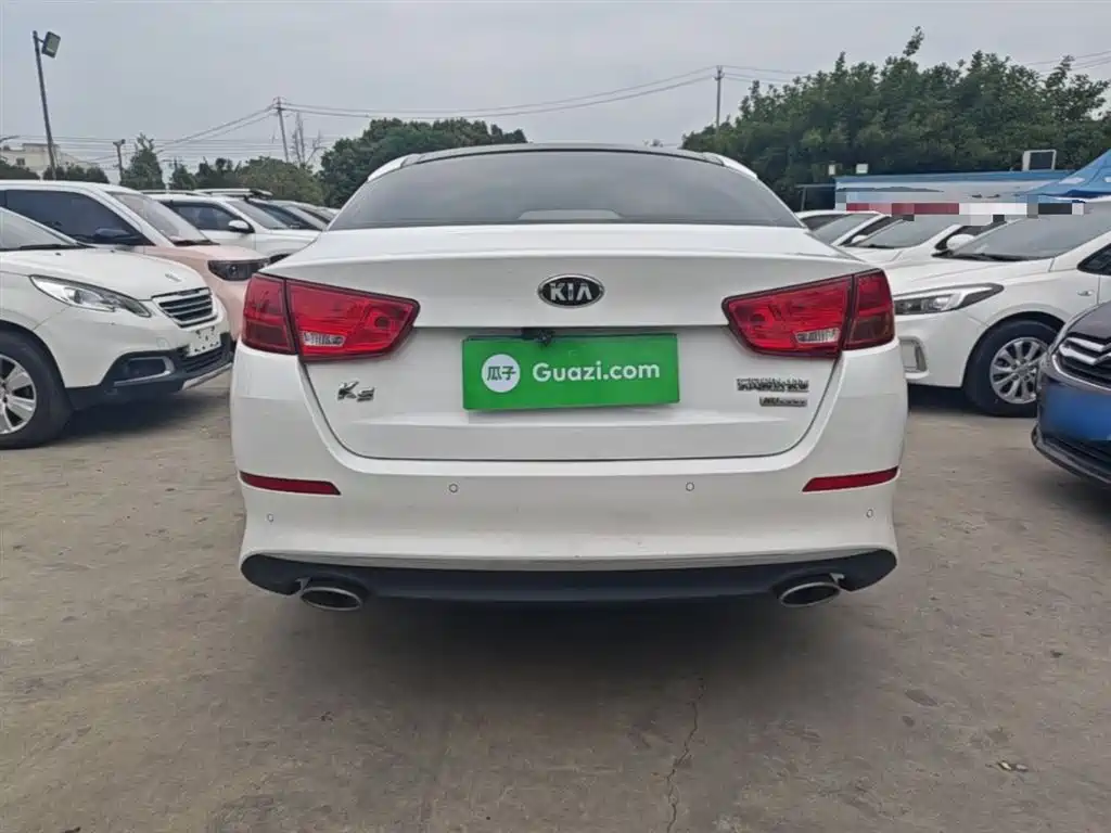Kia K5 2.0 L Auto LUX