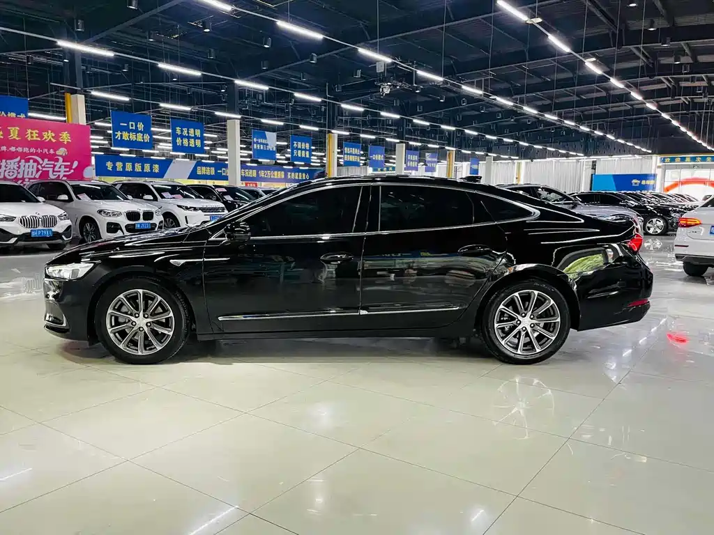 LaCrosse 28 T Luxury
