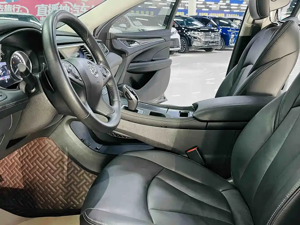 LaCrosse 28 T Luxury