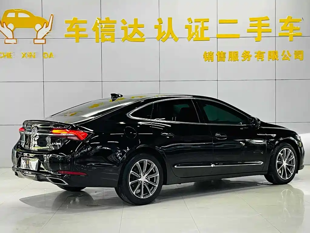 LaCrosse 28 T Luxury