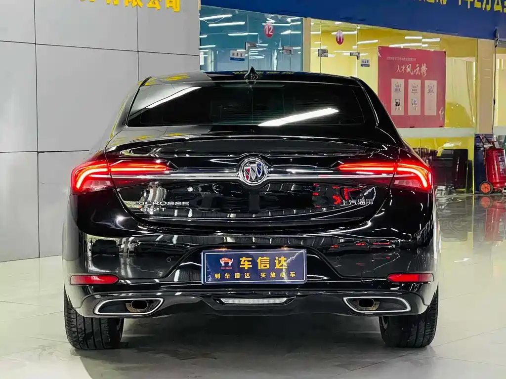 LaCrosse 28 T Luxury