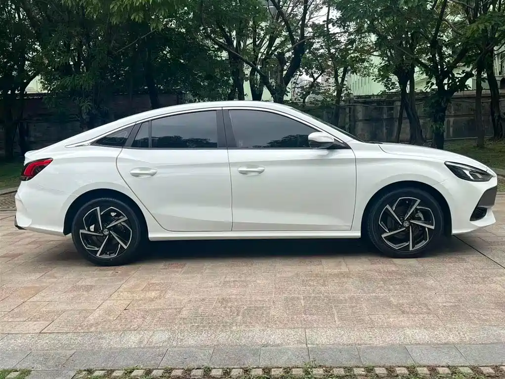 MG5 300 TGI DCT Youth Luxury Flagship