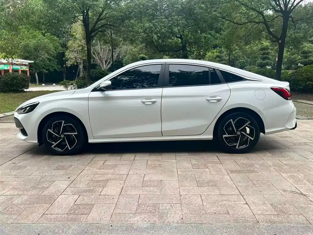 MG5 300 TGI DCT Youth Luxury Flagship