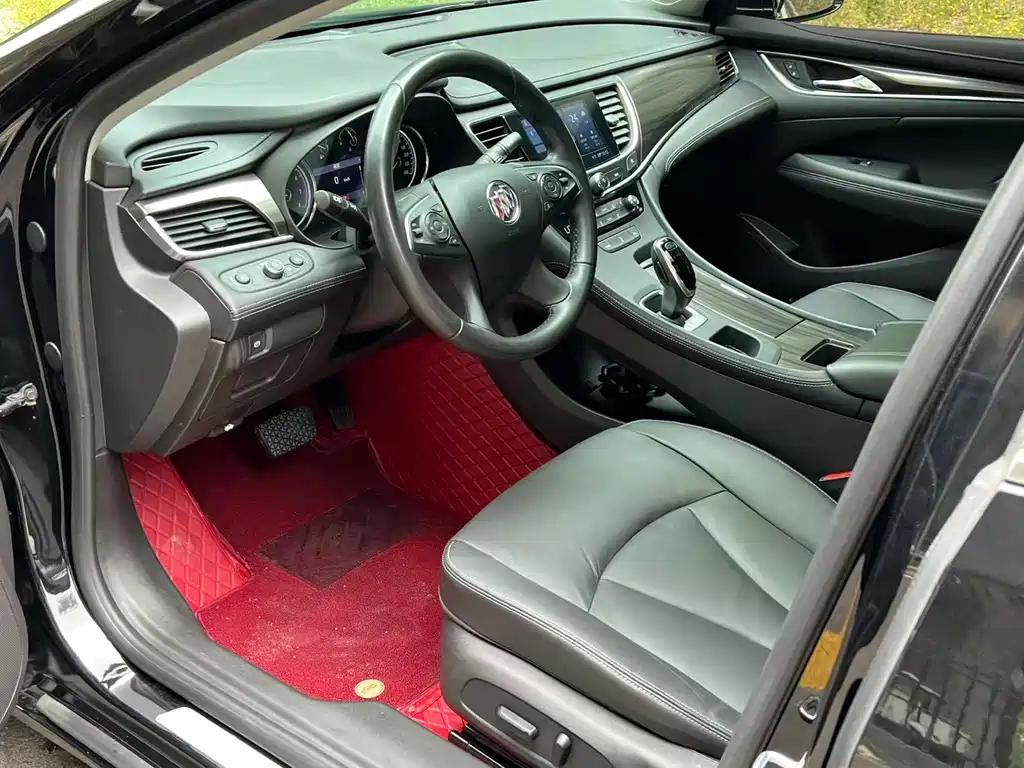 LaCrosse 652 T Luxury