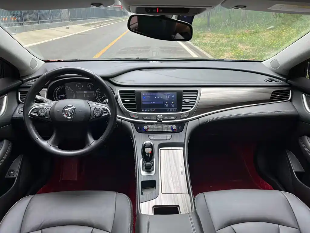LaCrosse 652 T Luxury