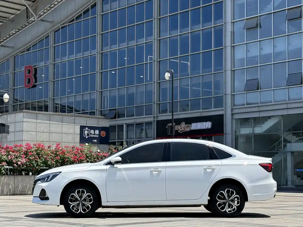 Roewe i6 MAX 荣威i6 MAX 2020款 300 TGI 自动爽酷天幕版
