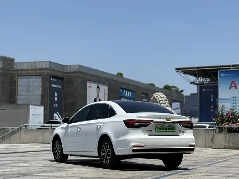 Roewe i6 MAX 荣威i6 MAX 2020款 300 TGI 自动爽酷天幕版