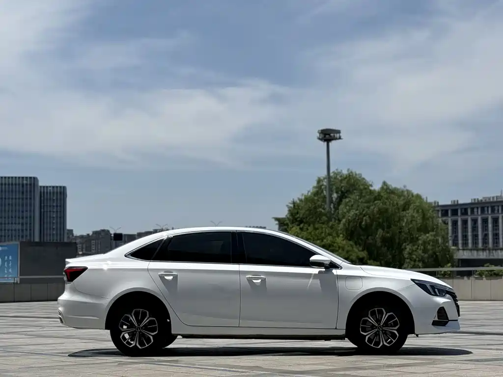 Roewe i6 MAX 荣威i6 MAX 2020款 300 TGI 自动爽酷天幕版