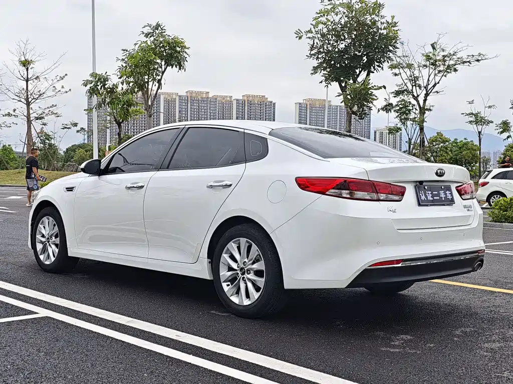Kia K5 2.0 L Auto GLS