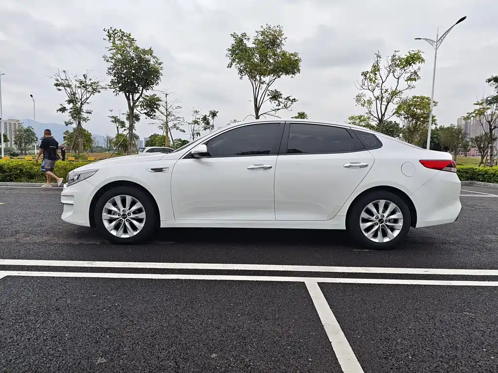 Kia K5 2.0 L Auto GLS