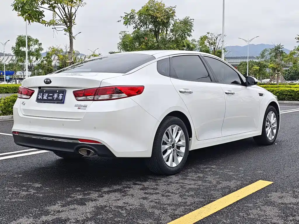 Kia K5 2.0 L Auto GLS