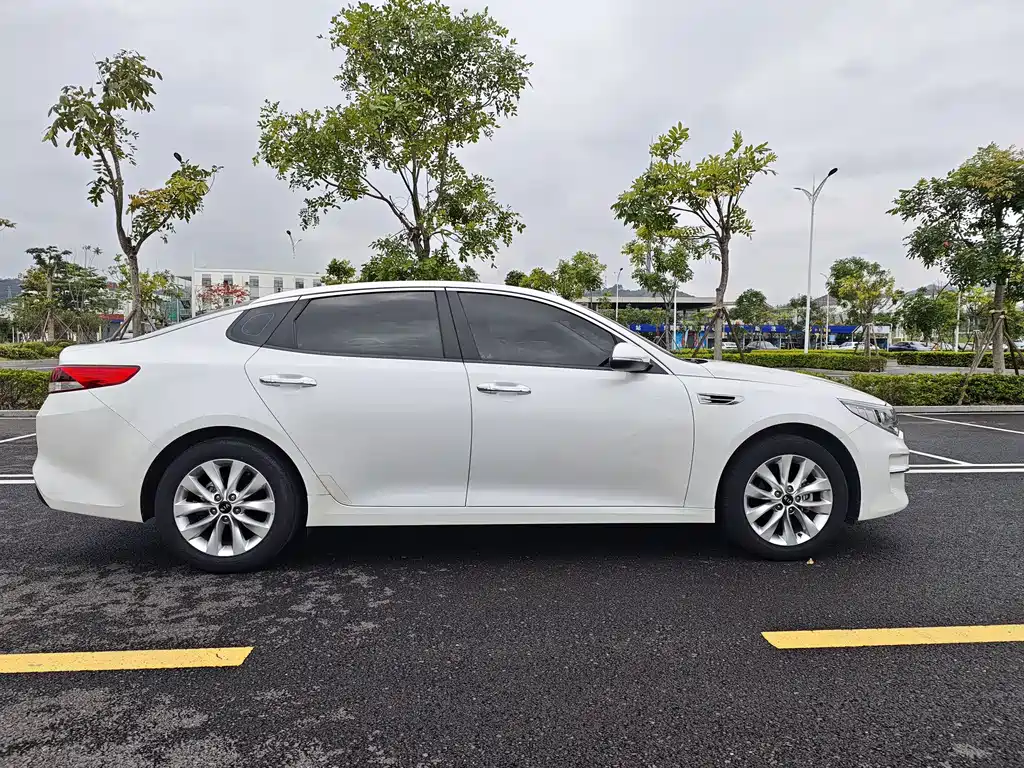Kia K5 2.0 L Auto GLS