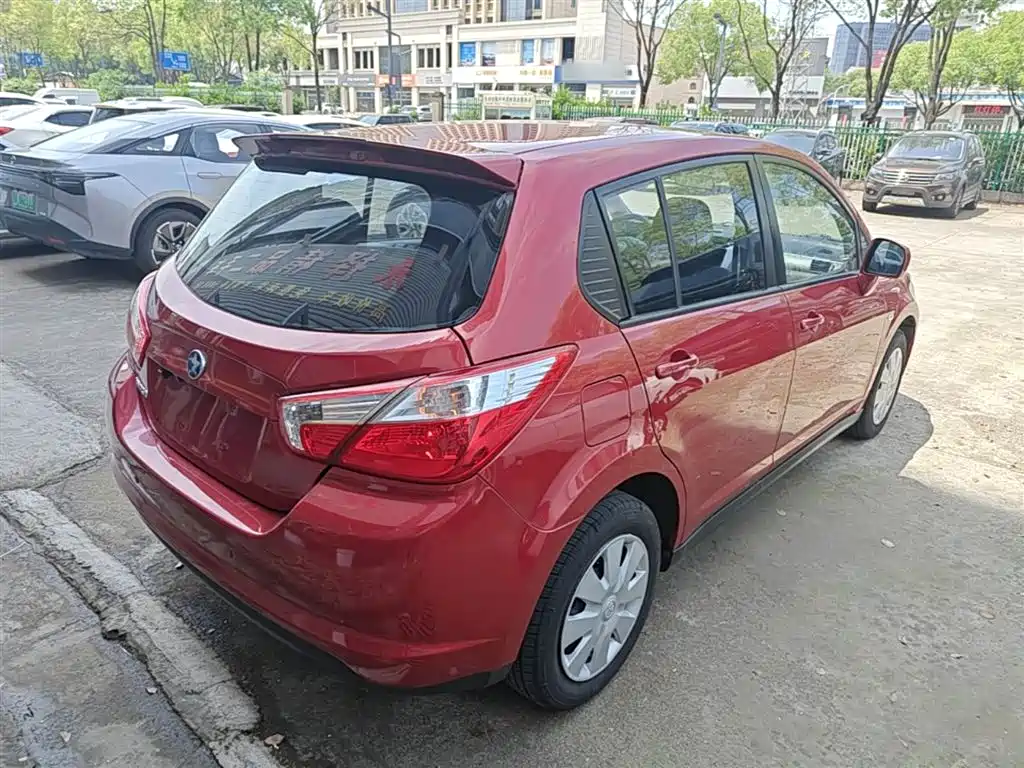 Venucia R50 1.6 L Auto Elite