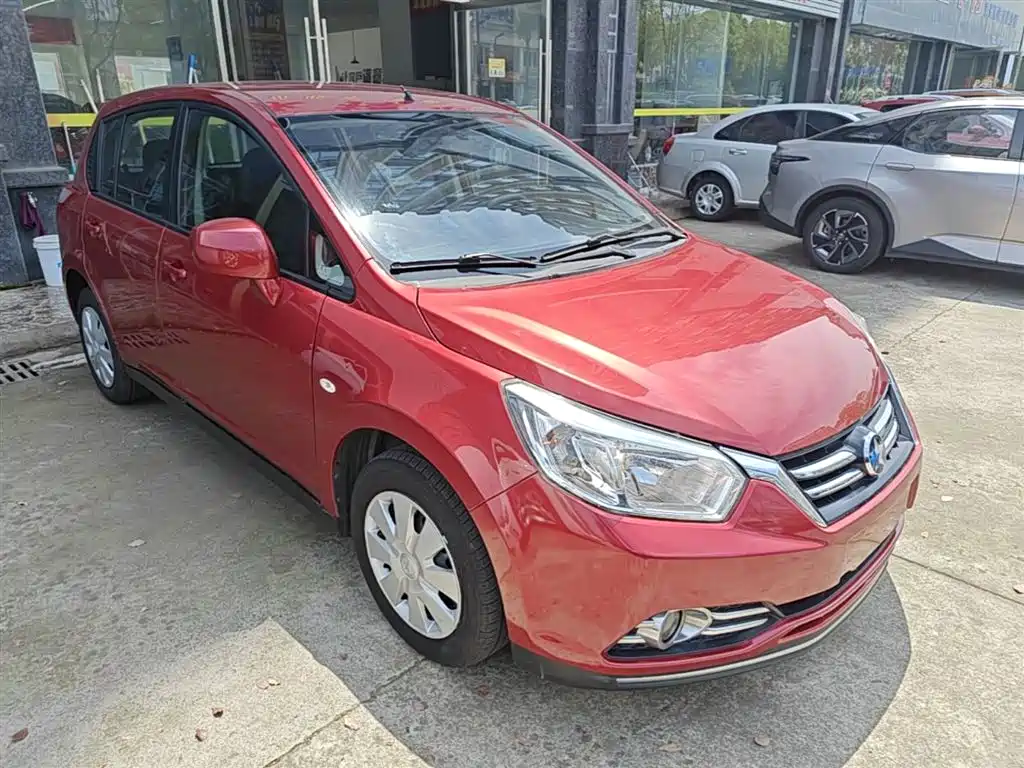 Venucia R50 1.6 L Auto Elite