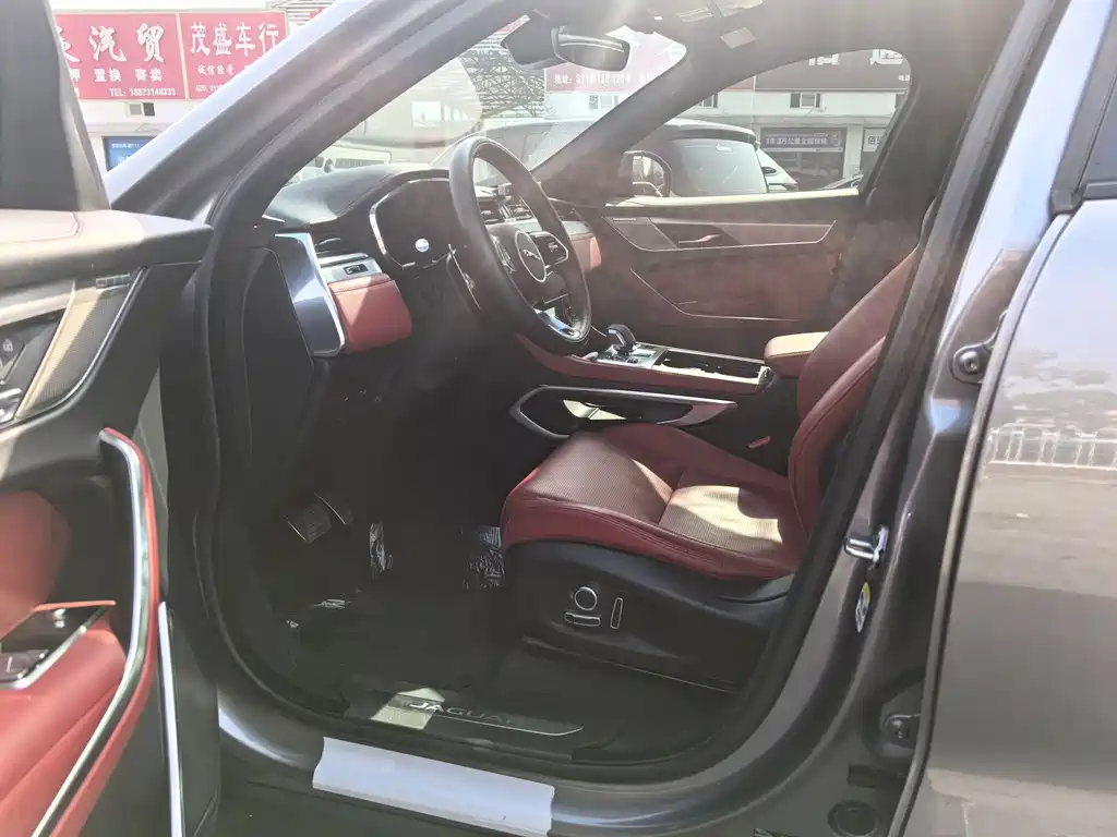 Jaguar F-PACE 捷豹F-PACE 2024款 P250 R-Dynamic HSE