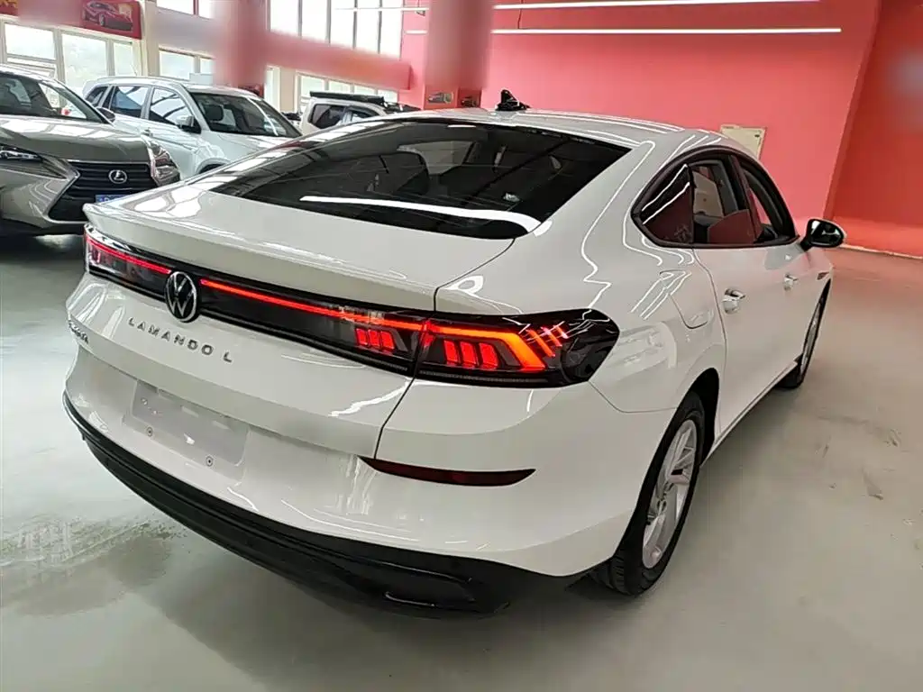 Lamando Lamando L 280 TSI DSG Dazzle Hot